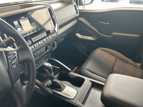 Used 2025 Nissan Frontier SV image 21