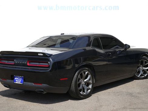 Used 2015 Dodge Challenger SXT image 3
