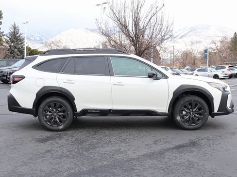 Used 2025 Subaru Outback Onyx Edition image 2