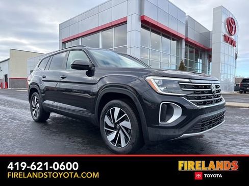 Used 2025 Volkswagen Atlas SE image 1