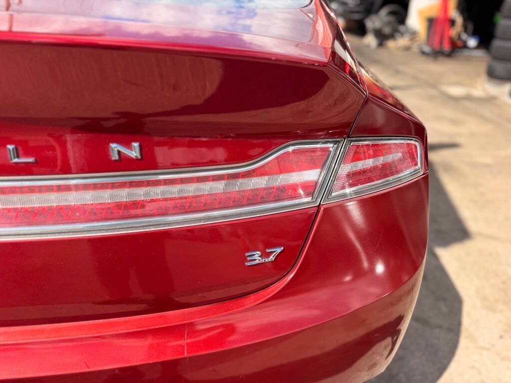 Used 2013 Lincoln MKZ FWD image 11