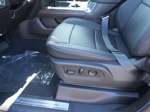 New 2025 GMC Sierra 2500 SLT w/ SLT Premium Package image 16