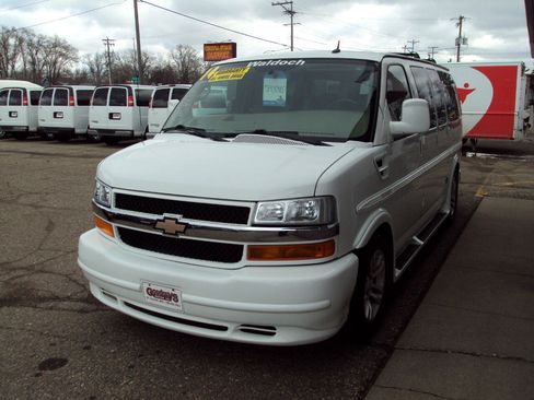 Used 2014 Chevrolet Express 1500 AWD image 4