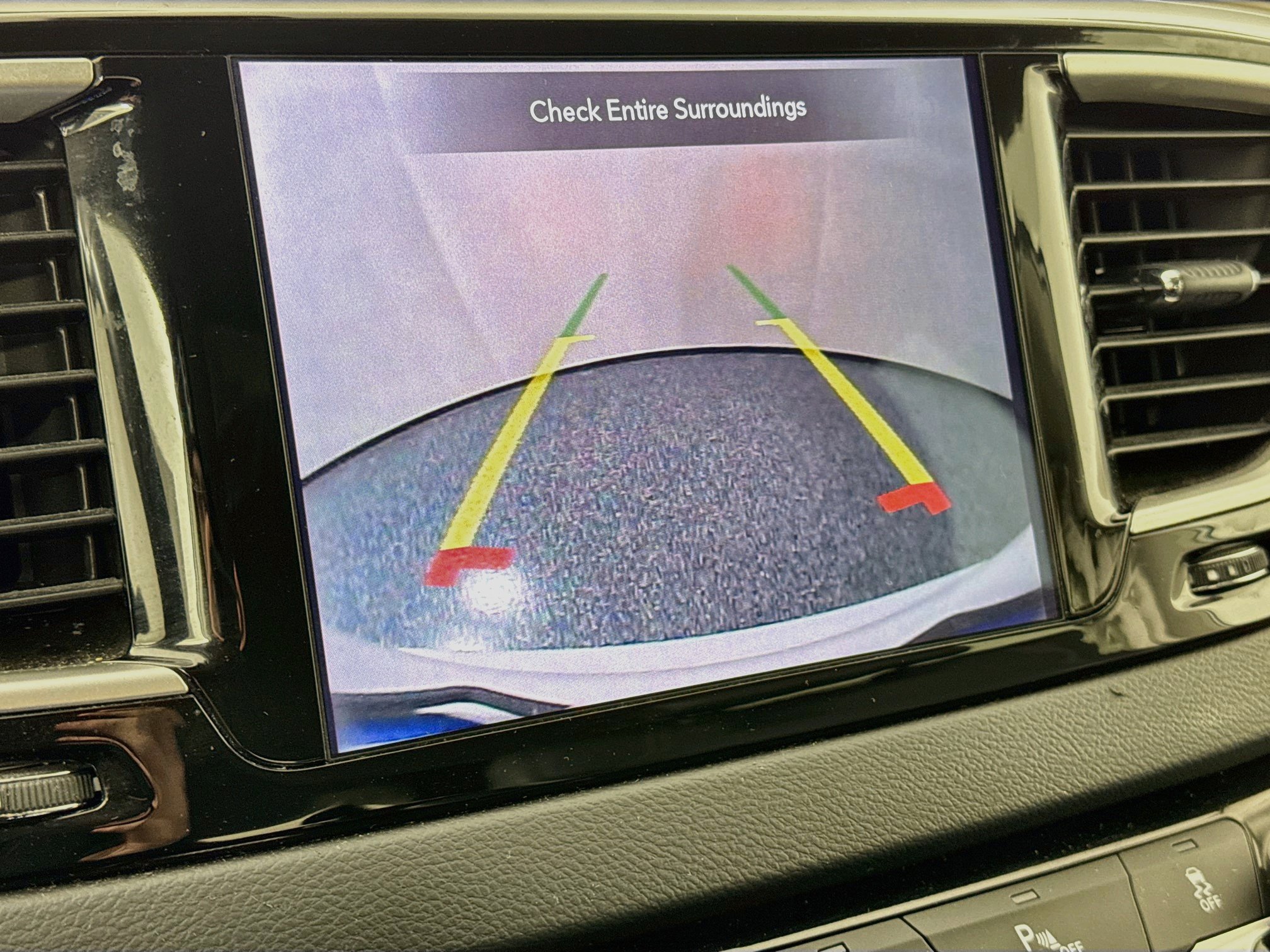 Used 2018 Chrysler Pacifica Touring-L FWD image 13