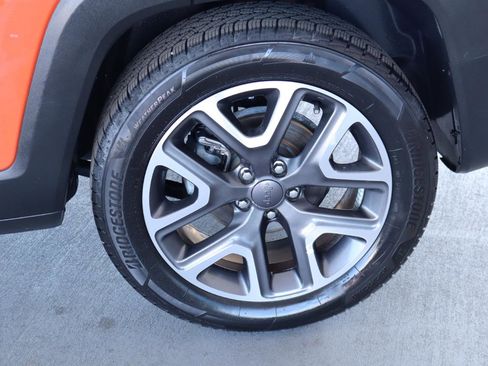 Used 2018 Jeep Renegade Latitude w/ Popular Equipment Group FWD image 41