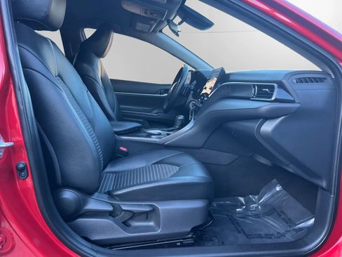 Used 2021 Toyota Camry SE image 18