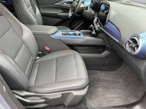 Certified 2025 Chevrolet Equinox EV LT w/ Convenience Package image 16