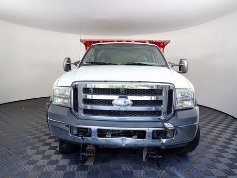 Used 2007 Ford F550 2WD Regular Cab Super Duty image 4