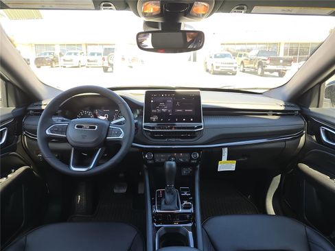 New 2026 Jeep Compass Latitude image 18