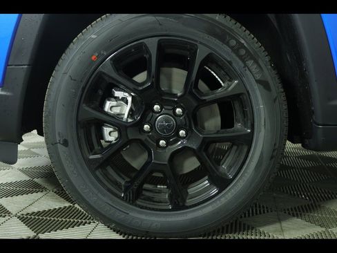 New 2026 Jeep Compass Latitude image 13