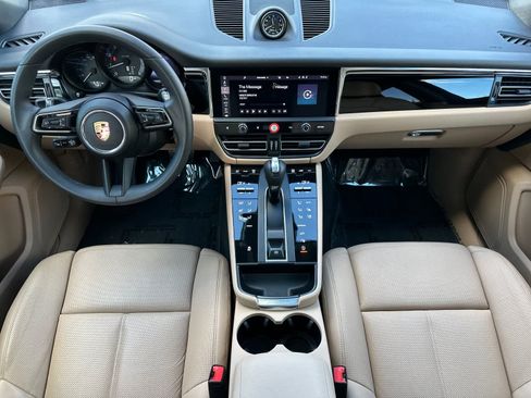 Certified 2025 Porsche Macan AWD/4WD image 6