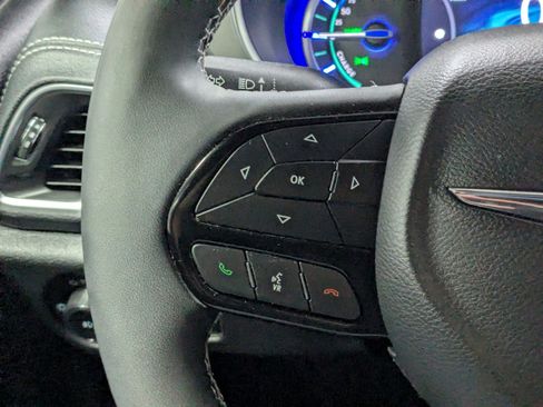 Certified 2023 Chrysler Pacifica Limited FWD image 15
