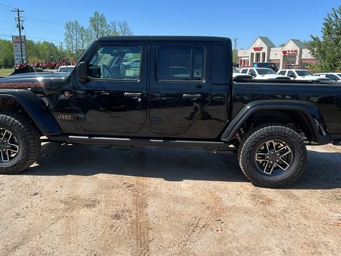 New 2025 Jeep Gladiator Mojave image 11