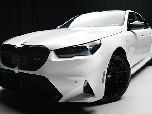 Used 2026 BMW M5 w/ Carbon Package image 18