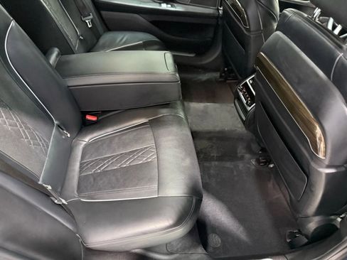 Used 2018 BMW 740i xDrive image 30