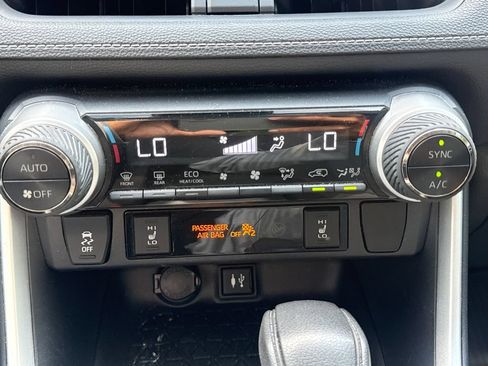 Used 2019 Toyota RAV4 XLE w/ Convenience Package FWD image 24