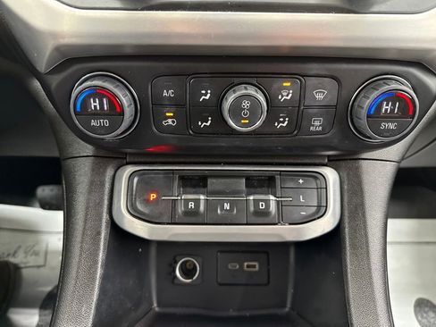 Used 2022 GMC Acadia SLE image 29