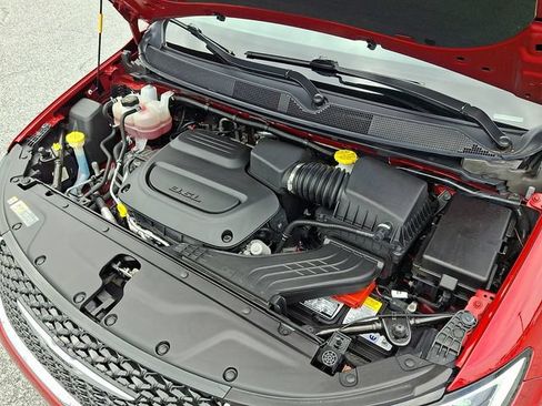 Used 2025 Chrysler Pacifica Select FWD image 27