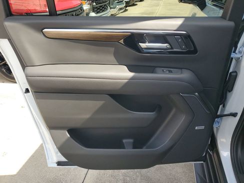 New 2026 Chevrolet Suburban High Country w/ Sun And Tow Package RWD image 9
