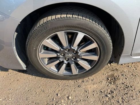 Used 2018 Toyota Sienna XLE Premium AWD/4WD image 11