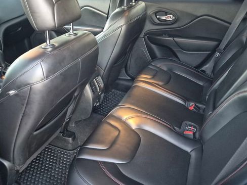 Used 2021 Jeep Cherokee Trailhawk image 10