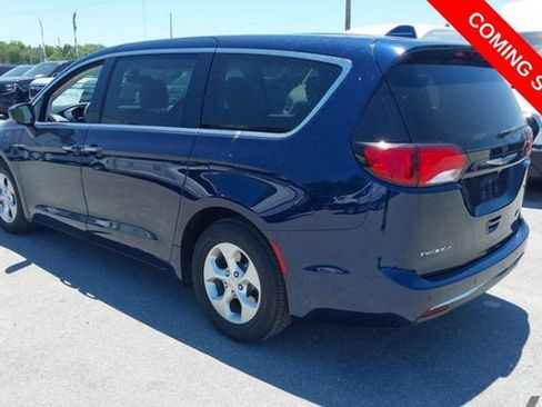 Used 2018 Chrysler Pacifica Touring Plus FWD image 3