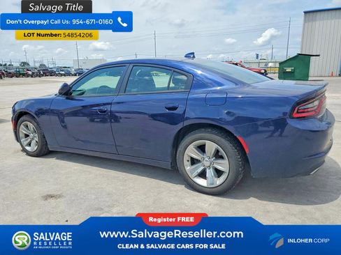 Used 2015 Dodge Charger SXT RWD image 3