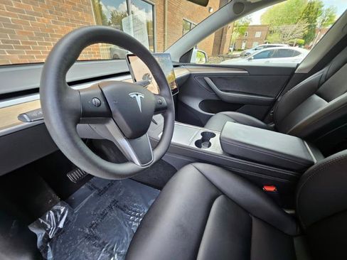 Used 2023 Tesla Model Y Long Range image 38