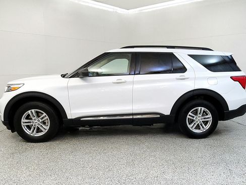Used 2023 Ford Explorer XLT w/ Equipment Group 202A AWD/4WD image 4