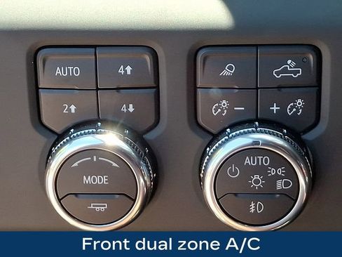 Used 2025 GMC Sierra 2500 Denali Ultimate AWD/4WD image 9