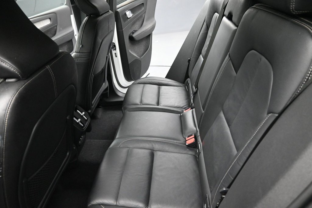 Used 2023 Volvo XC40 B4 Ultimate FWD image 15