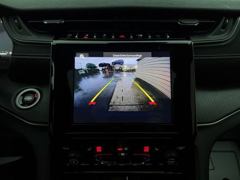 Used 2023 Jeep Grand Cherokee L Laredo AWD/4WD image 18