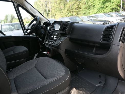 Used 2025 RAM ProMaster 2500 w/ U-Haul Equipment Group FWD image 18