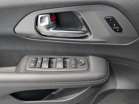 New 2026 Chrysler Pacifica Select image 18