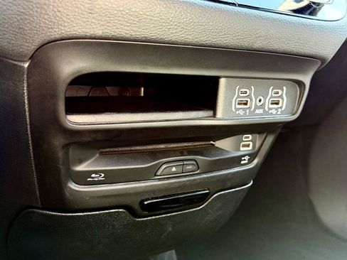 Used 2023 Chrysler Pacifica Touring-L w/ Uconnect Theater Family Group AWD/4WD image 26