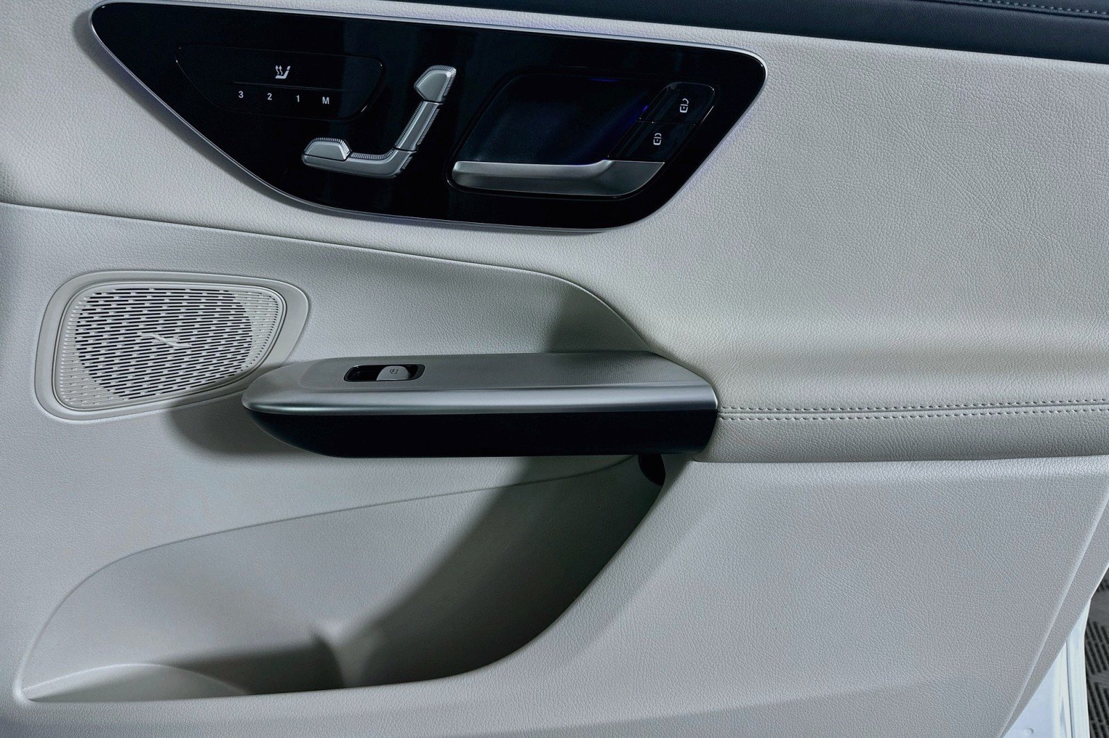 Used 2025 Mercedes-Benz GLC 300 image 22