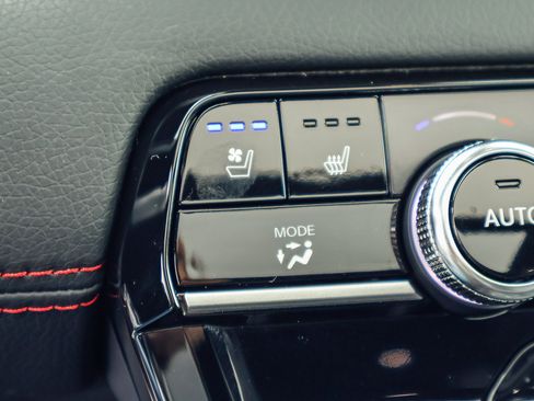 Used 2025 Honda Pilot Black Edition image 7