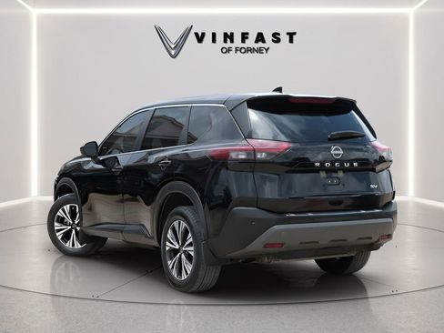 Used 2023 Nissan Rogue SV FWD image 2