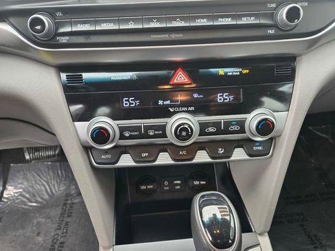 Used 2020 Hyundai Elantra SEL image 17