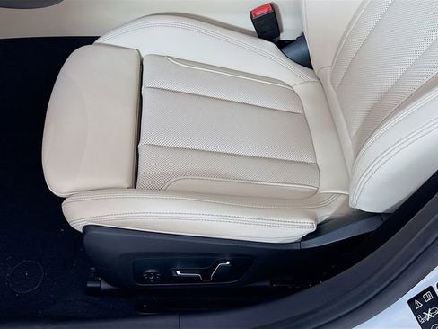 Used 2025 BMW 330i xDrive 330i xDrive w/ Premium Package image 19