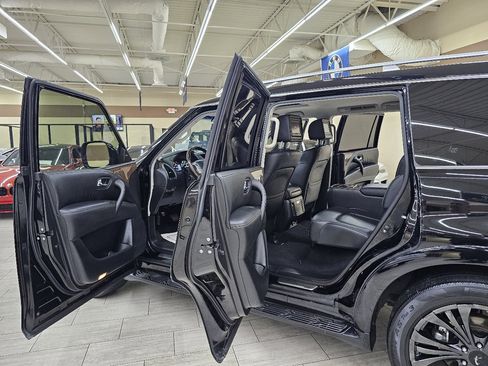 Used 2017 INFINITI QX80 2WD w/ Driver Assistance Package image 17