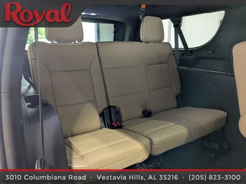 Used 2021 Chevrolet Suburban Premier w/ Premium Package RWD image 12