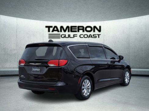 Used 2017 Chrysler Pacifica Touring w/ Tire & Wheel Group FWD image 7