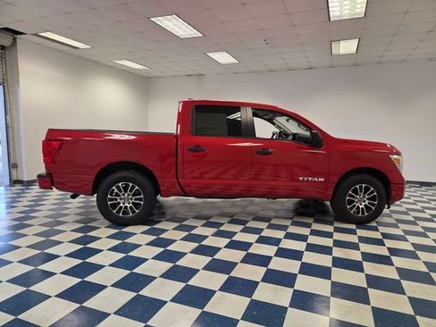 Used 2022 Nissan Titan SV RWD image 9