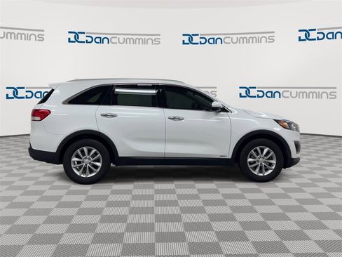Used 2018 Kia Sorento LX image 9