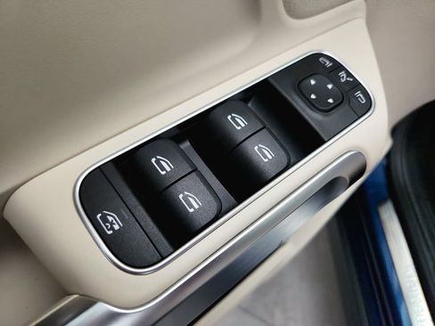 Used 2020 Mercedes-Benz GLB 250 4MATIC image 25