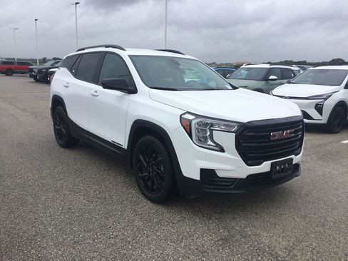 Used 2024 GMC Terrain SLE w/ Driver Convenience Package FWD image 6