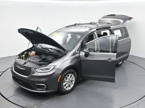 Used 2022 Chrysler Pacifica Touring-L image 33