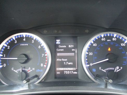 Used 2019 Toyota Highlander LE AWD/4WD image 17