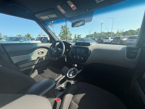 Used 2018 Kia Soul FWD image 9